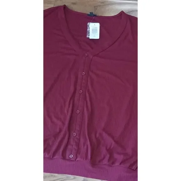 Torrid Textured Jersey V-Neck Button Down Dolman Crop Top Women's Size 3 NWT! - Picture 4 of 9